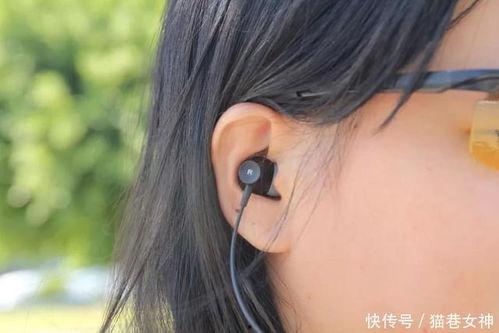 吃瓜姿势交头接耳,交头接耳背后的秘密